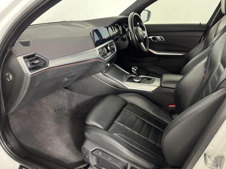 2019-BMW-3-Series-330i-M-Sport-Launch-Edition_8