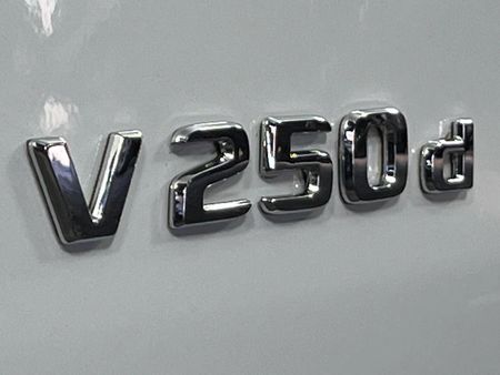2020-Mercedes-Benz-V-Class-V-250d-Avantgarde-Auto_11