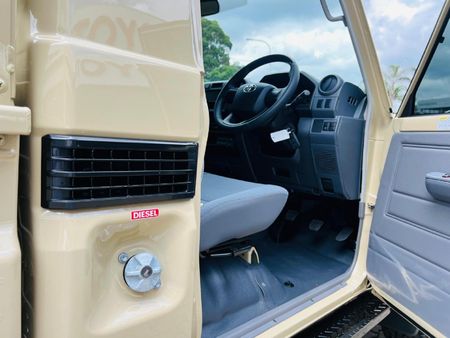 2026-Toyota-Land-Cruiser-79-28-GD-6-Single-Cab_10