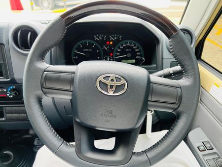 2026-Toyota-Land-Cruiser-79-28-GD-6-Single-Cab_12