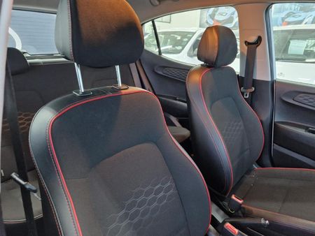 2024-Hyundai-Grand-i10-12-Motion-Auto_15