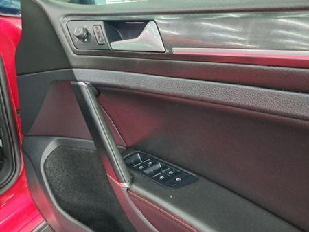 2018-Volkswagen-Golf-VII-GTI-20-TSI-Auto_17
