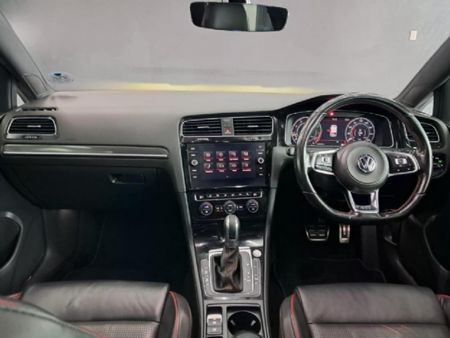 2018-Volkswagen-Golf-VII-GTI-20-TSI-Auto_18