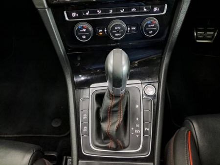 2018-Volkswagen-Golf-VII-GTI-20-TSI-Auto_19