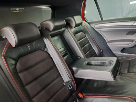 2018-Volkswagen-Golf-VII-GTI-20-TSI-Auto_23