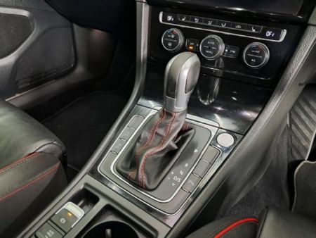 2018-Volkswagen-Golf-VII-GTI-20-TSI-Auto_24