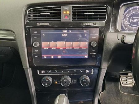 2018-Volkswagen-Golf-VII-GTI-20-TSI-Auto_26