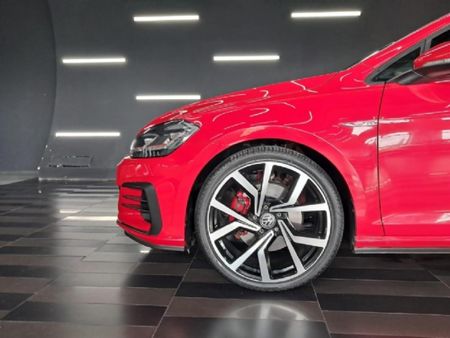 2018-Volkswagen-Golf-VII-GTI-20-TSI-Auto_2