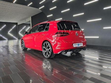 2018-Volkswagen-Golf-VII-GTI-20-TSI-Auto_5