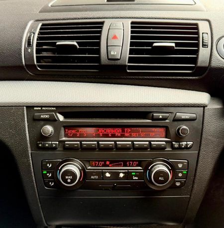 2010-BMW-1-Series-135i-Coupe-M-Sport-Auto_11