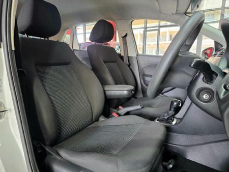 2019-Volkswagen-Polo-Vivo-16-Comfortline-Auto-5-dr_9