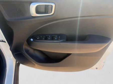 2026-Hyundai-Venue-12-Motion_15