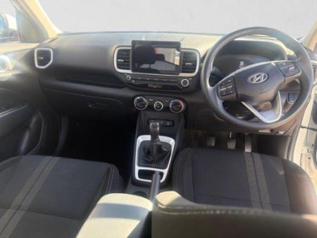 2026-Hyundai-Venue-12-Motion_18