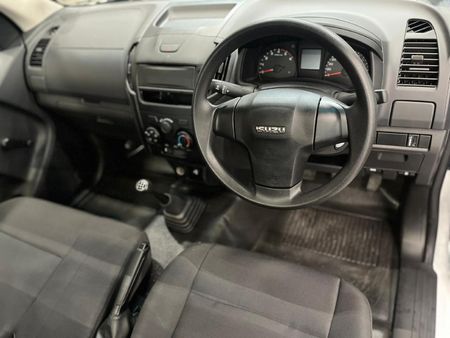 2026-Isuzu-D-Max-250C-Single-Cab_11