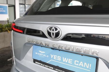 2023-Toyota-Urban-Cruiser-15-XR-Auto_9