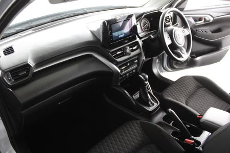 2023-Toyota-Urban-Cruiser-15-XR-Auto_14
