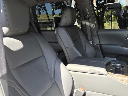 2025-Toyota-Land-Cruiser-300-V6-33D-ZX_12