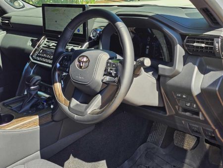 2025-Toyota-Land-Cruiser-300-V6-33D-ZX_19