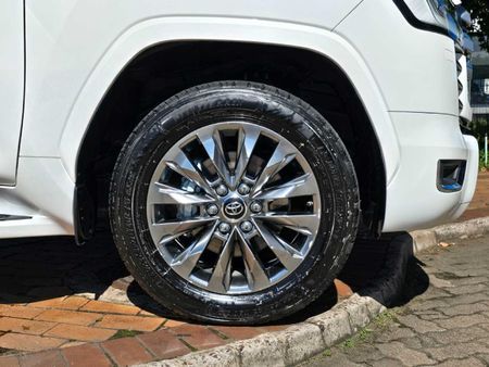 2025-Toyota-Land-Cruiser-300-V6-33D-ZX_24
