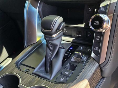2025-Toyota-Land-Cruiser-300-V6-33D-ZX_27