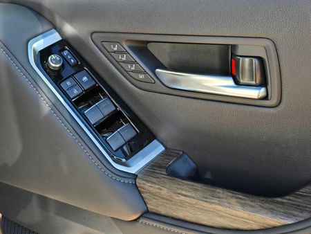 2025-Toyota-Land-Cruiser-300-V6-33D-ZX_28