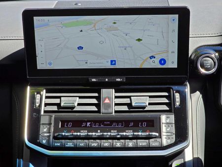 2025-Toyota-Land-Cruiser-300-V6-33D-ZX_31
