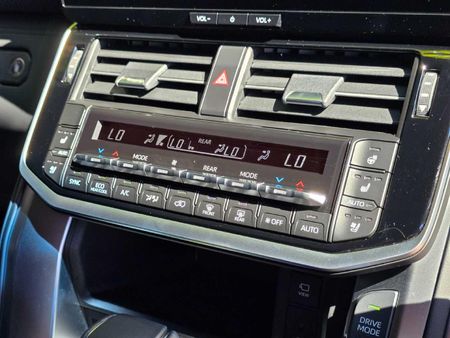 2025-Toyota-Land-Cruiser-300-V6-33D-ZX_34