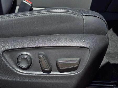 2025-Toyota-Land-Cruiser-300-V6-33D-ZX_35