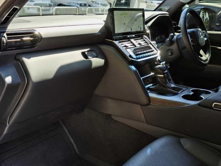 2025-Toyota-Land-Cruiser-300-V6-33D-ZX_3