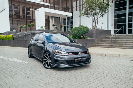 2018-Volkswagen-Golf-VII-GTI-20-TSI-Auto_0