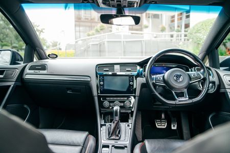 2018-Volkswagen-Golf-VII-GTI-20-TSI-Auto_9