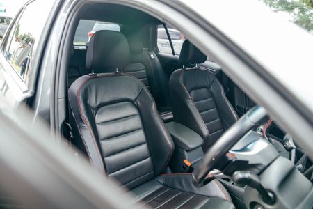 2018-Volkswagen-Golf-VII-GTI-20-TSI-Auto_12