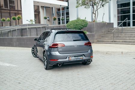 2018-Volkswagen-Golf-VII-GTI-20-TSI-Auto_2