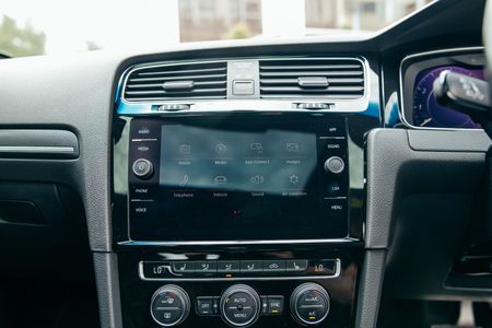 2018-Volkswagen-Golf-VII-GTI-20-TSI-Auto_7