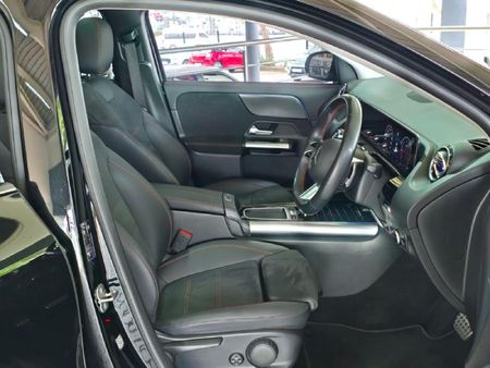 2024-Mercedes-Benz-GLA-200d-Progressive_17