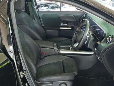 2024-Mercedes-Benz-GLA-200d-Progressive_18