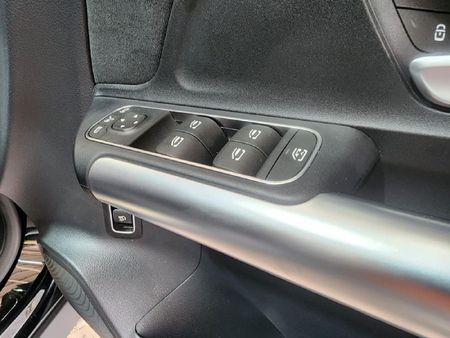 2024-Mercedes-Benz-GLA-200d-Progressive_22