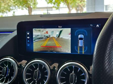 2024-Mercedes-Benz-GLA-200d-Progressive_24
