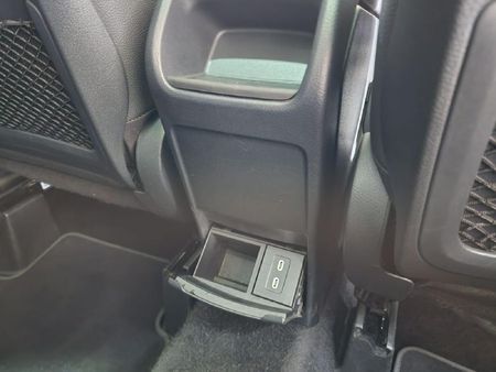 2024-Mercedes-Benz-GLA-200d-Progressive_27