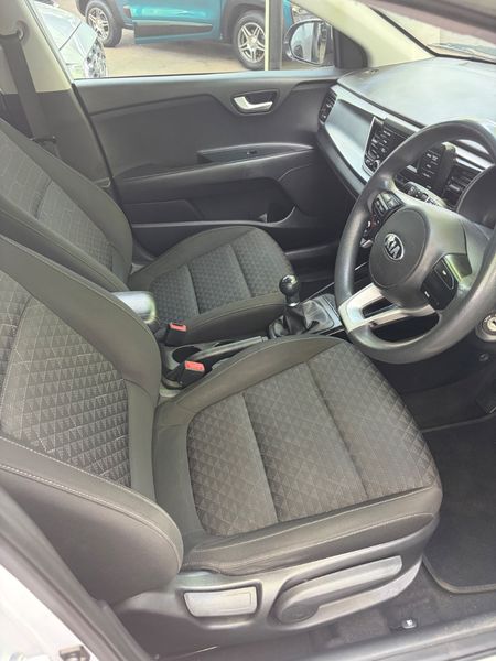 2019-Kia-Rio-12-5-dr_9