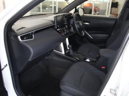 2025-Toyota-Corolla-Cross-18-XS_10