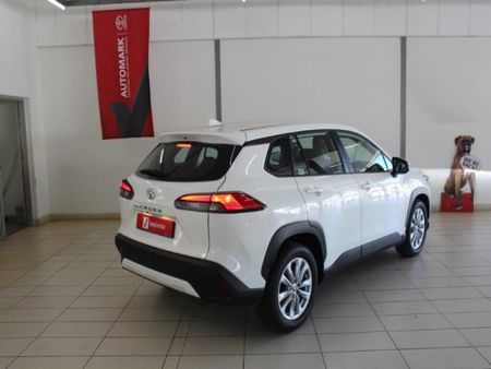 2025-Toyota-Corolla-Cross-18-XS_12