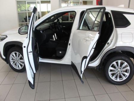 2025-Toyota-Corolla-Cross-18-XS_5