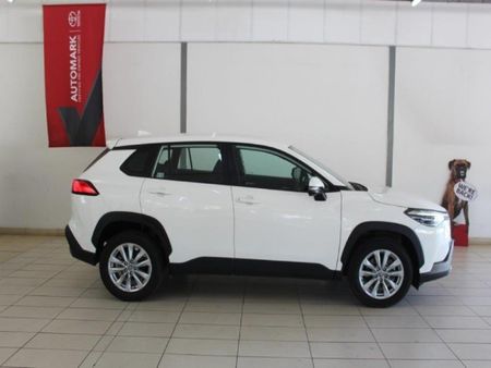 2025-Toyota-Corolla-Cross-18-XS_6