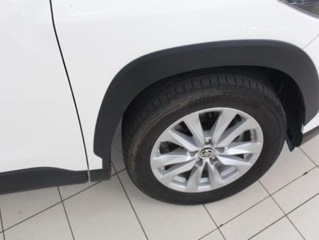 2025-Toyota-Corolla-Cross-18-XS_7