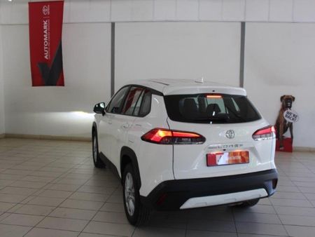 2025-Toyota-Corolla-Cross-18-XS_8