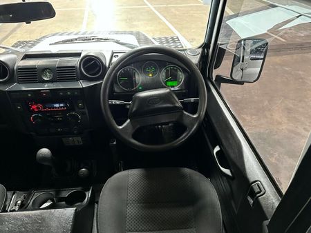 2013-Land-Rover-Defender-110-22D-Station-Wagon-Limited_10