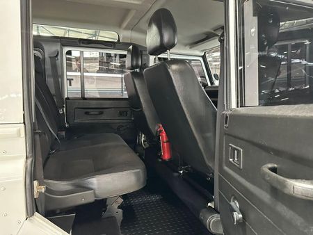 2013-Land-Rover-Defender-110-22D-Station-Wagon-Limited_13