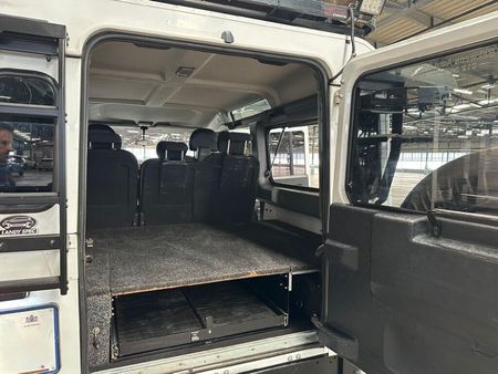 2013-Land-Rover-Defender-110-22D-Station-Wagon-Limited_14