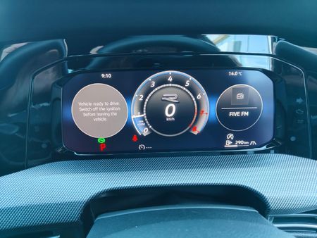 2026-Volkswagen-Golf-14-TSI-R-Line-Auto-110kw_15